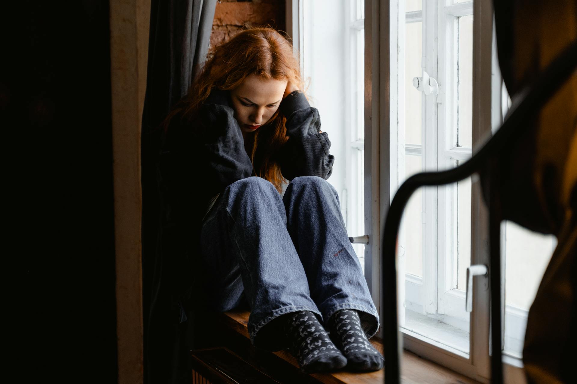 Why Depression Makes Decisions Harder and How CBT Helps